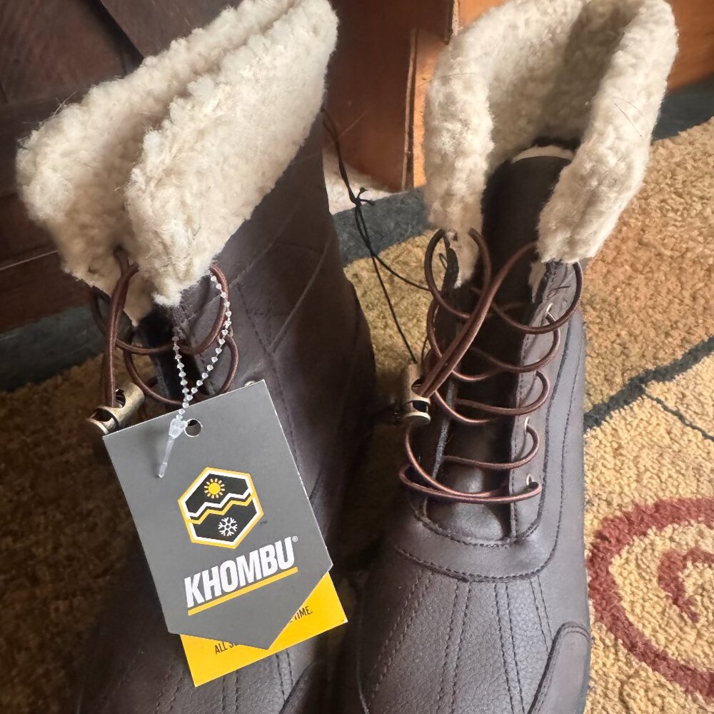 KHOMBU NWT Women's Boots Size 7